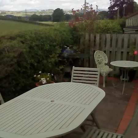 Tatil Evi Courtyard Kendal