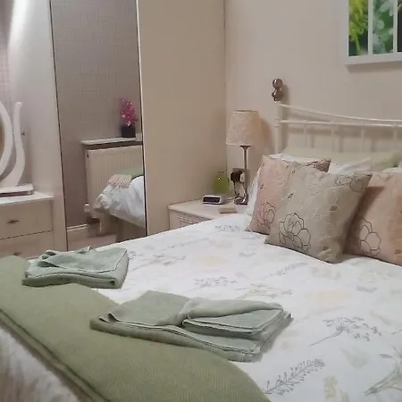 Courtyard Tatil Evi Kendal